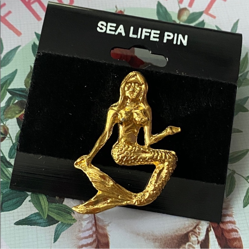 NWT Sea Life Mermaid Pin